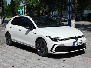 2022 Volkswagen Golf VIII, белый, 1710000 рублей, вид 3