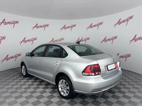 2017 Volkswagen Polo V Рестайлинг, серебристый, 1210000 рублей, вид 3