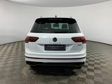 2021 Volkswagen Tiguan II Рестайлинг, белый, 3500000 рублей, вид 5