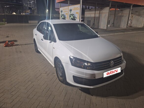 2018 Volkswagen Polo V Рестайлинг, белый, 429000 рублей