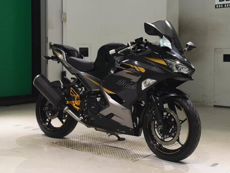 2022 Kawasaki Ninja 400, чёрный, 580000 рублей, вид 1