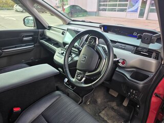 2018 Honda Freed+ II, красный, 1450000 рублей, вид 5