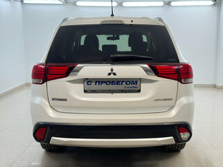 2015 Mitsubishi Outlander III Рестайлинг 2, белый, 1530000 рублей, вид 3