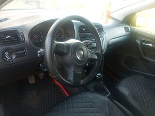 2014 Volkswagen Polo V, чёрный, 670000 рублей, вид 5