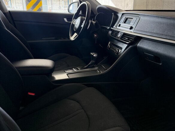 2019 Kia Optima IV Рестайлинг, белый, 1100000 рублей - вид 13