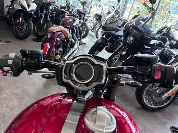 2025 Triumph Rocket 3, красный, 2999000 рублей - вид 4