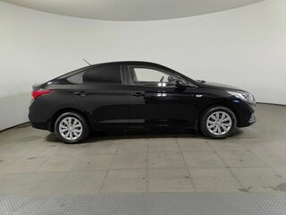 2017 Hyundai Solaris II, чёрный, 1375000 рублей, вид 4