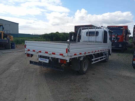 2024 Isuzu Elf (N-series), белый, 3851000 рублей, вид 3