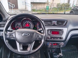 2014 Kia Rio 6-speed III, чёрный, 1035000 рублей, вид 4