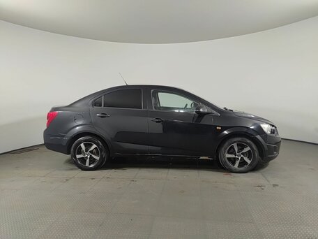 2013 Chevrolet Aveo II, чёрный, 414770 рублей, вид 4