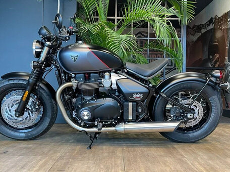 2025 Triumph Bonneville Bobber, серый, 2400000 рублей, вид 2
