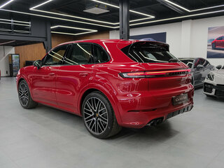 2025 Porsche Cayenne GTS III Рестайлинг, красный, 25970000 рублей, вид 4
