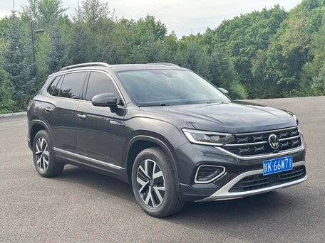 2023 Volkswagen Tayron I Рестайлинг, серый, 1990000 рублей, вид 2