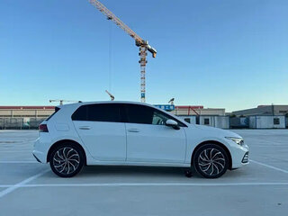 2023 Volkswagen Golf VIII, белый, 1530004 рублей, вид 3