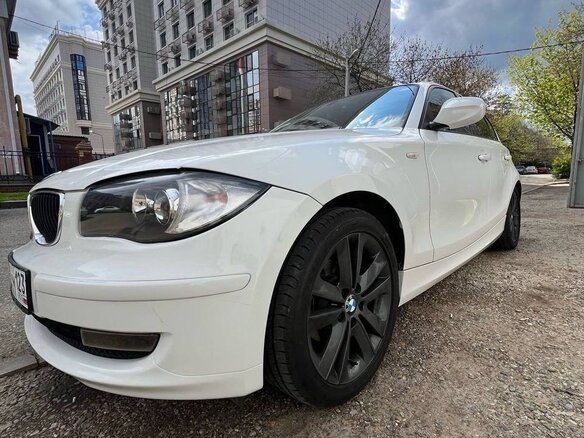 2011 BMW 1 серии 116i I (E81/E82/E87/E88) Рестайлинг, белый, 950000 рублей - вид 3