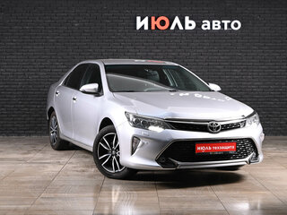 2017 Toyota Camry VII (XV50) Рестайлинг 2, серебристый, 2440000 рублей, вид 3