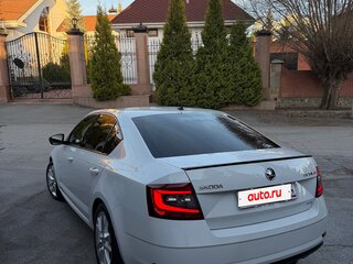 2017 Skoda Octavia III (A7) Рестайлинг, белый, 2600000 рублей, вид 5