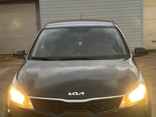 2021 Kia Rio IV Рестайлинг, чёрный, 1615000 рублей, вид 2
