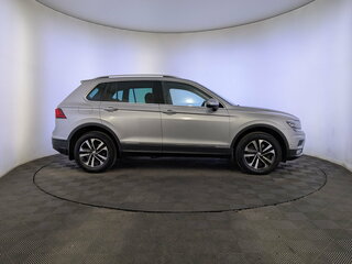 2018 Volkswagen Tiguan II, серебристый, 2800000 рублей, вид 4