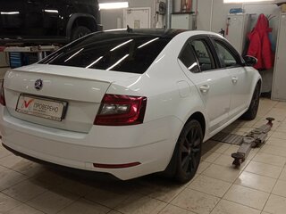 2017 Skoda Octavia III (A7) Рестайлинг, белый, 1899000 рублей, вид 3