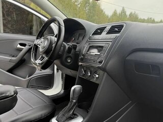 2020 Volkswagen Polo V Рестайлинг, белый, 997000 рублей, вид 4