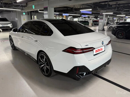 2025 BMW 5 серии 523d xDrive VIII (G60/G61/G68), серый, 7230000 рублей, вид 4