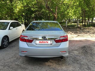 2013 Toyota Camry VII (XV50), серебристый, 1350000 рублей, вид 2