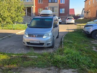 2008 Nissan Serena III (C25), серебристый, 1040000 рублей, вид 3