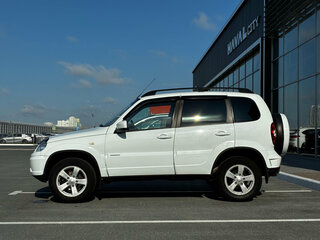 2015 Chevrolet Niva I Рестайлинг, белый, 610000 рублей, вид 3