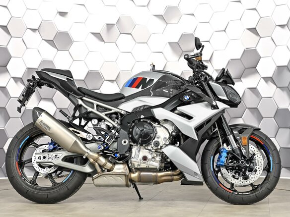 2025 BMW M 1000 R, серебристый, 2900000 рублей - вид 2