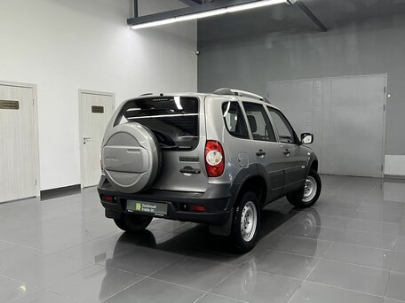 2014 Chevrolet Niva I Рестайлинг, коричневый, 690000 рублей, вид 2