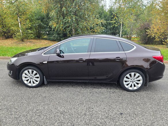 2014 Opel Astra J Рестайлинг, коричневый, 780000 рублей - вид 4