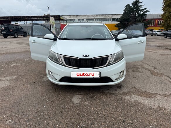 2011 Kia Rio III, белый, 775000 рублей