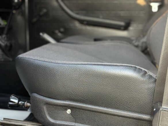 2010 Lada (ВАЗ) 2105, серебристый, 480000 рублей - вид 19
