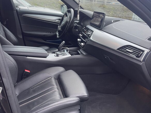 2021 BMW 5 серии 520d xDrive VII (G30/G31/G38) Рестайлинг, серый, 3900000 рублей - вид 4