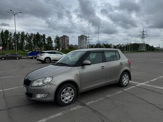 2014 Skoda Fabia II Рестайлинг, бежевый, 480000 рублей, вид 1