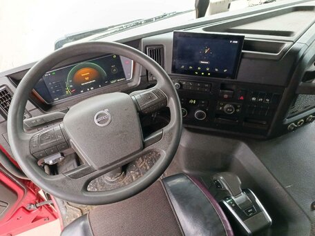 2022 Volvo FM, красный, 10530750 рублей, вид 5