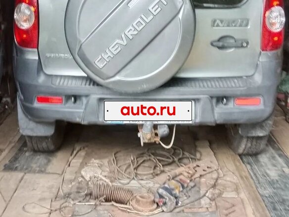 2014 Chevrolet Niva I Рестайлинг, серый, 750000 рублей - вид 4