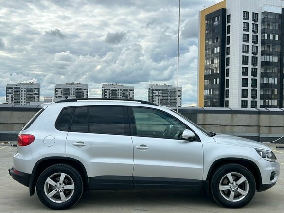 2013 Volkswagen Tiguan I Рестайлинг, серебристый, 1390000 рублей - вид 5