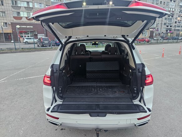 2019 BMW X7 40i I (G07), белый, 5850000 рублей - вид 10
