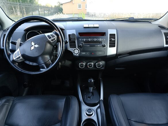 2010 Mitsubishi Outlander II Рестайлинг, коричневый, 1250000 рублей - вид 9