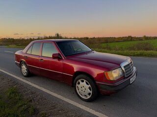 1993 Mercedes-Benz W124 300, красный, 400000 рублей, вид 1