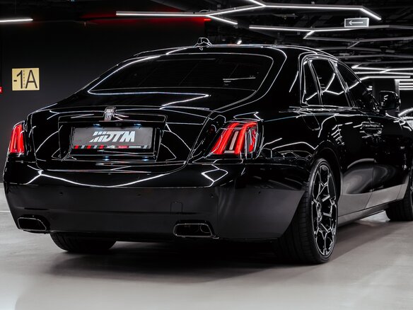 2025 Rolls-Royce Ghost Black Badge II Рестайлинг (Series II), чёрный, 46000000 рублей - вид 4