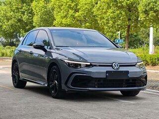 2023 Volkswagen Golf VIII, серый, 1890000 рублей, вид 3