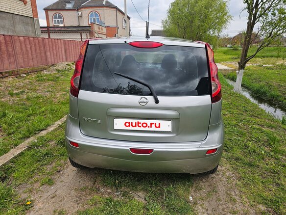 2011 Nissan Note I Рестайлинг, серебристый, 725000 рублей - вид 2
