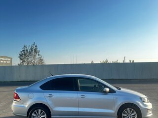 2016 Volkswagen Polo V Рестайлинг, серебристый, 1325000 рублей, вид 4