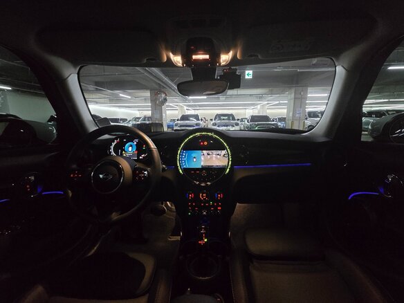 2023 Mini Hatch Cooper III (F55/F56) Рестайлинг 2, чёрный - вид 7