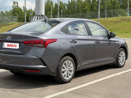 2021 Hyundai Solaris II Рестайлинг, серый, 1410000 рублей, вид 4