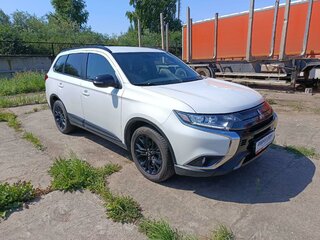 2020 Mitsubishi Outlander III Рестайлинг 3, белый, 2180000 рублей, вид 2