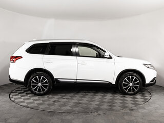 2020 Mitsubishi Outlander III Рестайлинг 3, белый, 1949000 рублей, вид 4